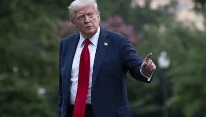 比尔・盖茨笑容满面，中美这次终于谈成，加州州长怒斥特朗普：特朗普只会帮助中国