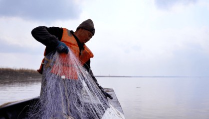 同江：开江“第一网” 渔猎“第一鲜”