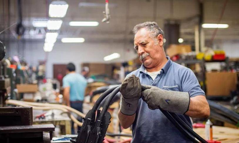 全球加税唯独放过中国?真相藏在中俄人民币结算、伊朗能源合作与稀土牌里