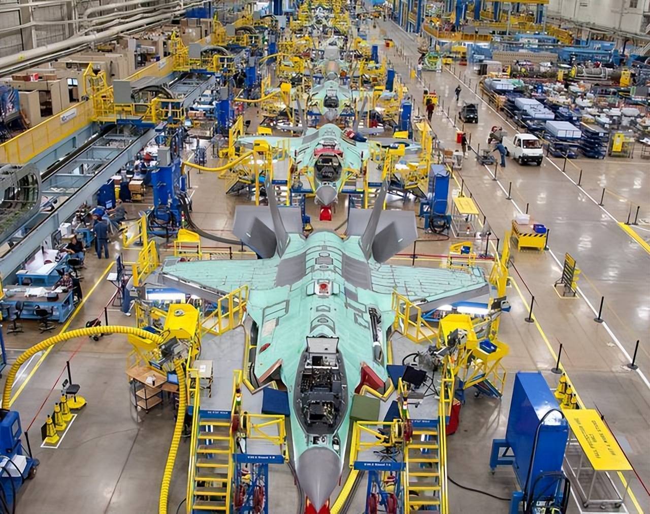 得罪中国有多惨?稀土价暴涨60倍,美企含泪购买,特朗普开始撒币