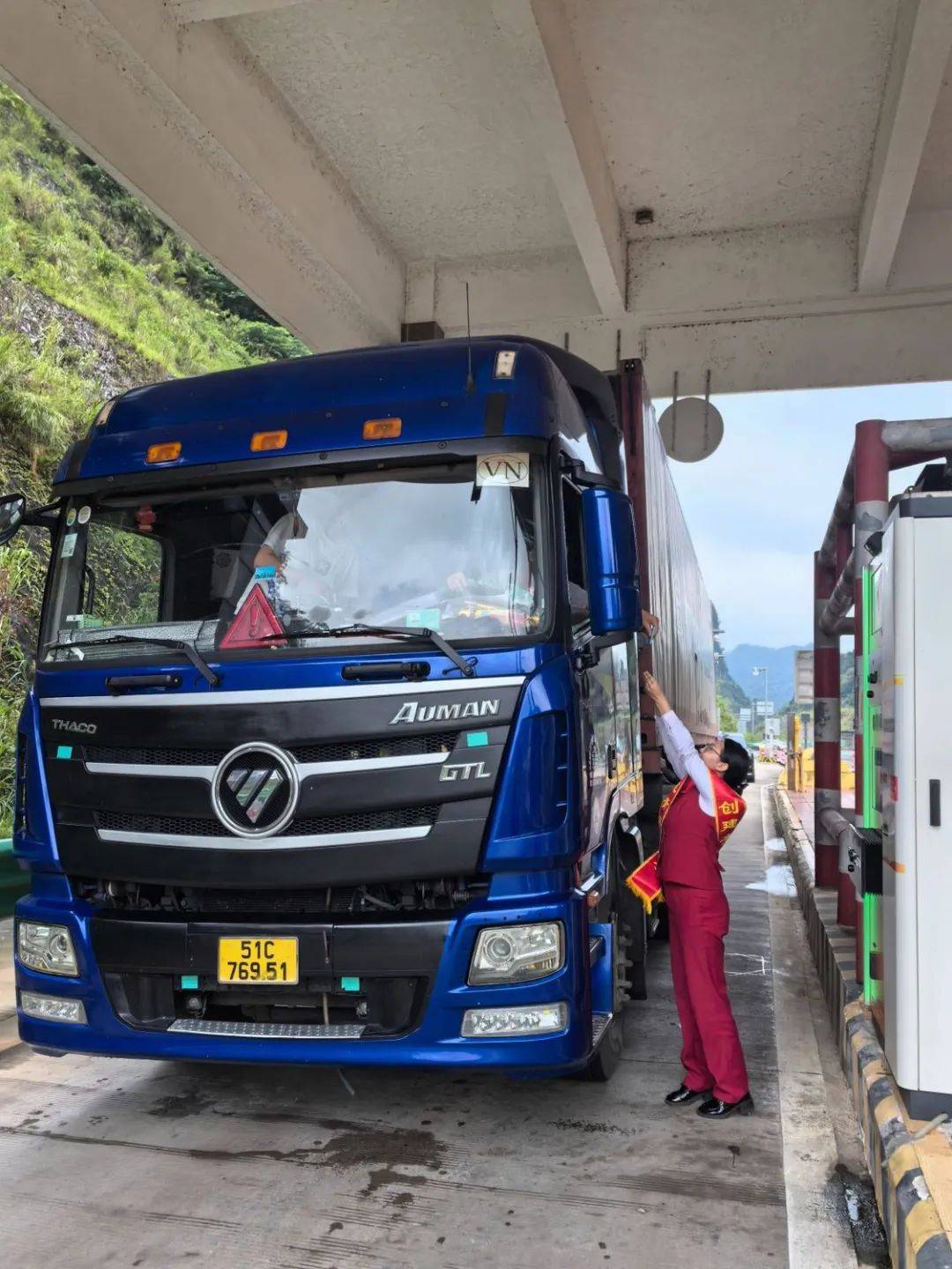 新闻早茶|今年七夕节,本世纪最晚!多家银行宣布下调人民币存款利率!一高校3校长均严重违纪违法被查!