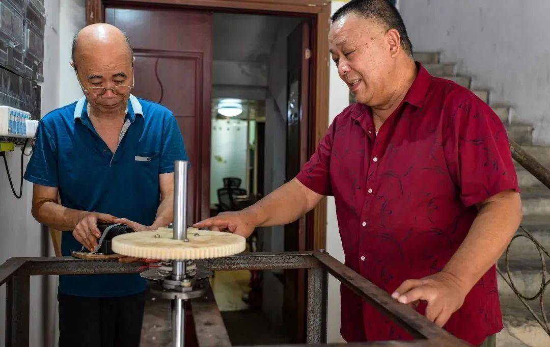 新闻早茶|今年七夕节,本世纪最晚!多家银行宣布下调人民币存款利率!一高校3校长均严重违纪违法被查!