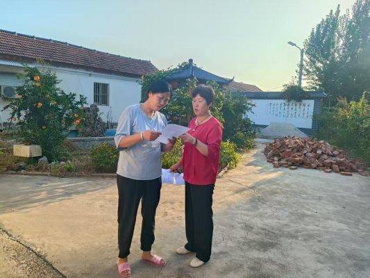 济南市莱芜区羊里街道妇联开展低收入适龄妇女两癌保险救助项目宣传活动