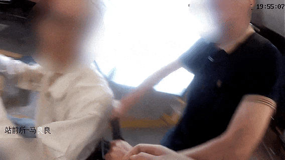 92岁老人刚到杭州就惊动警方！曾在浙大求学数十年，坐轮椅坚持回母校看看