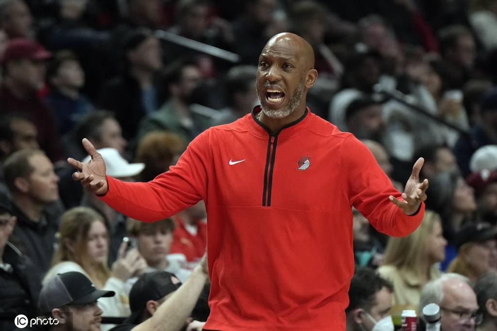 出大事了!比卢普斯+罗齐尔被捕 NBA官方勒令他俩离职