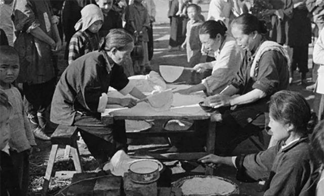 原创民国时的保长，跟当时的村长有什么区别？