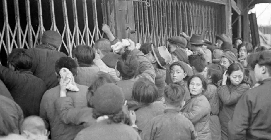 民国法币贬值有多可怕？一个烧饼要五千，一顿饭要三五百万