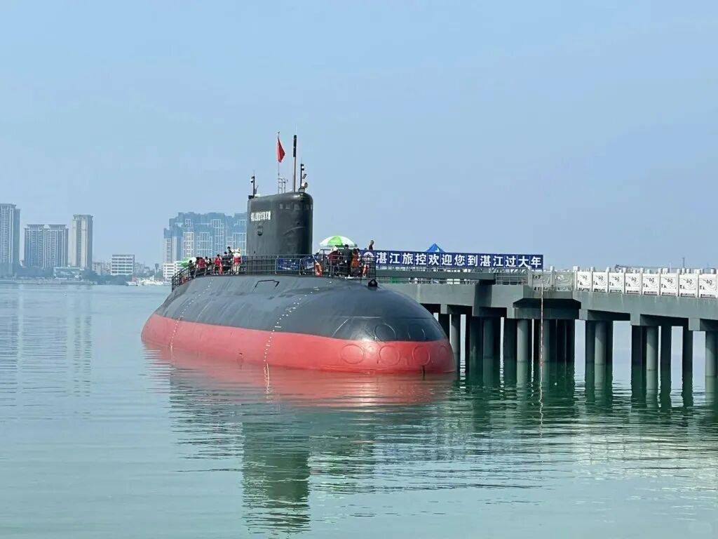 中国核潜艇突然爆兵!发生了什么?